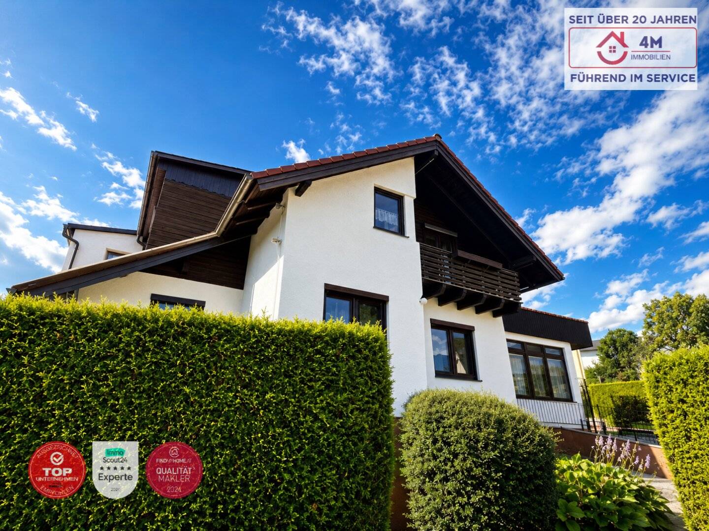Sonniges Immobilienensemble mit Einfamilienhaus und Mehrparteienhaus