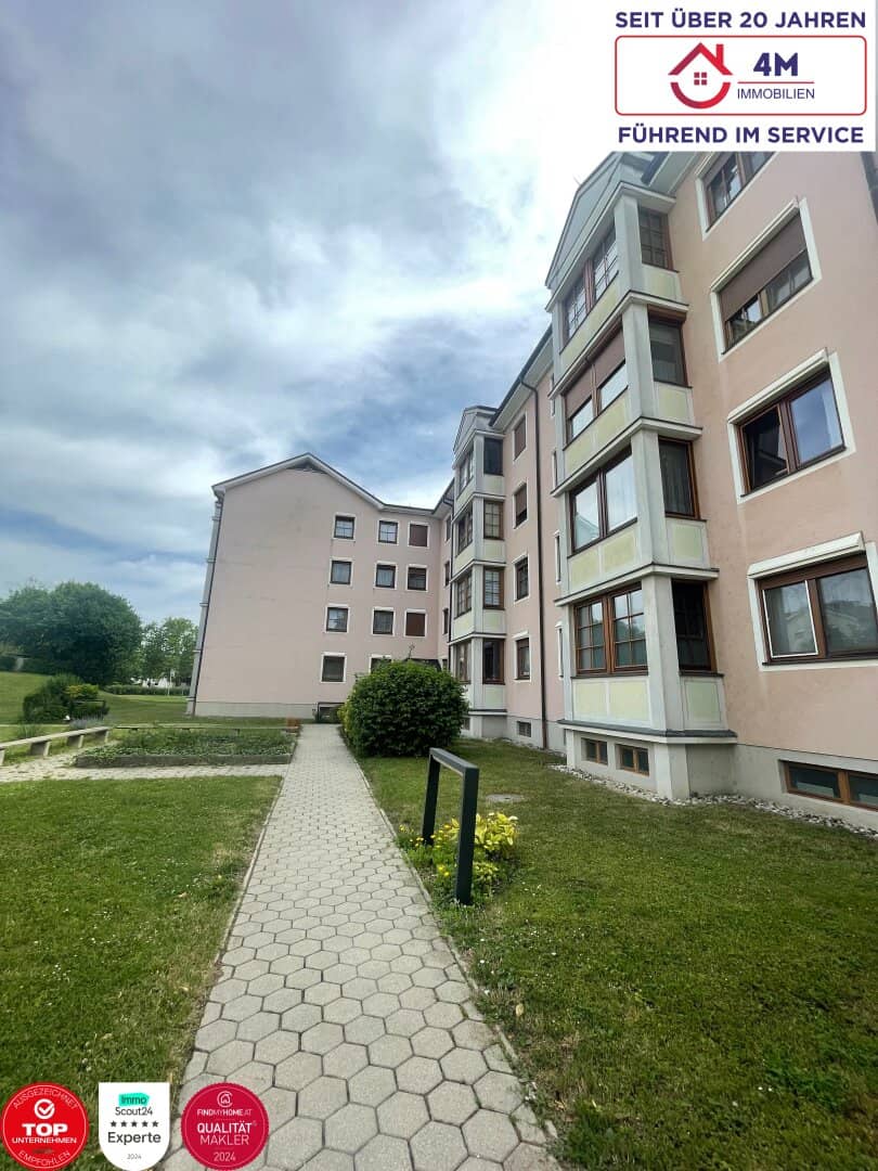 Helle Etagenwohnung mit Einbauküche und eigenem Parkplatz