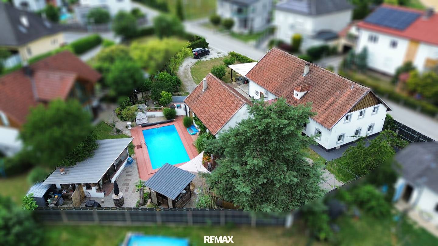 Haus mit Pool und großem Garten