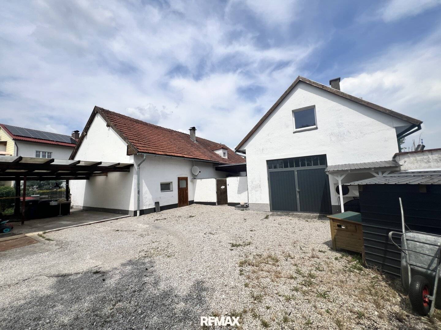 Haus mit Pool und großem Garten