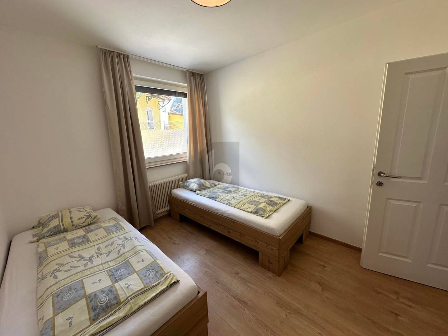 Erdgeschosswohnung frisch saniert mit Tiefgarage
