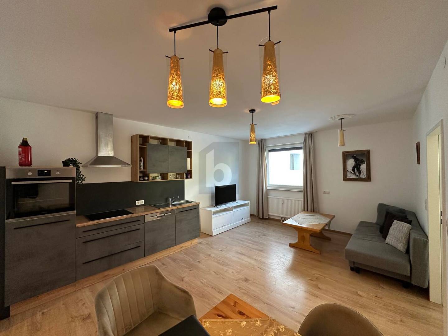 Erdgeschosswohnung frisch saniert mit Tiefgarage