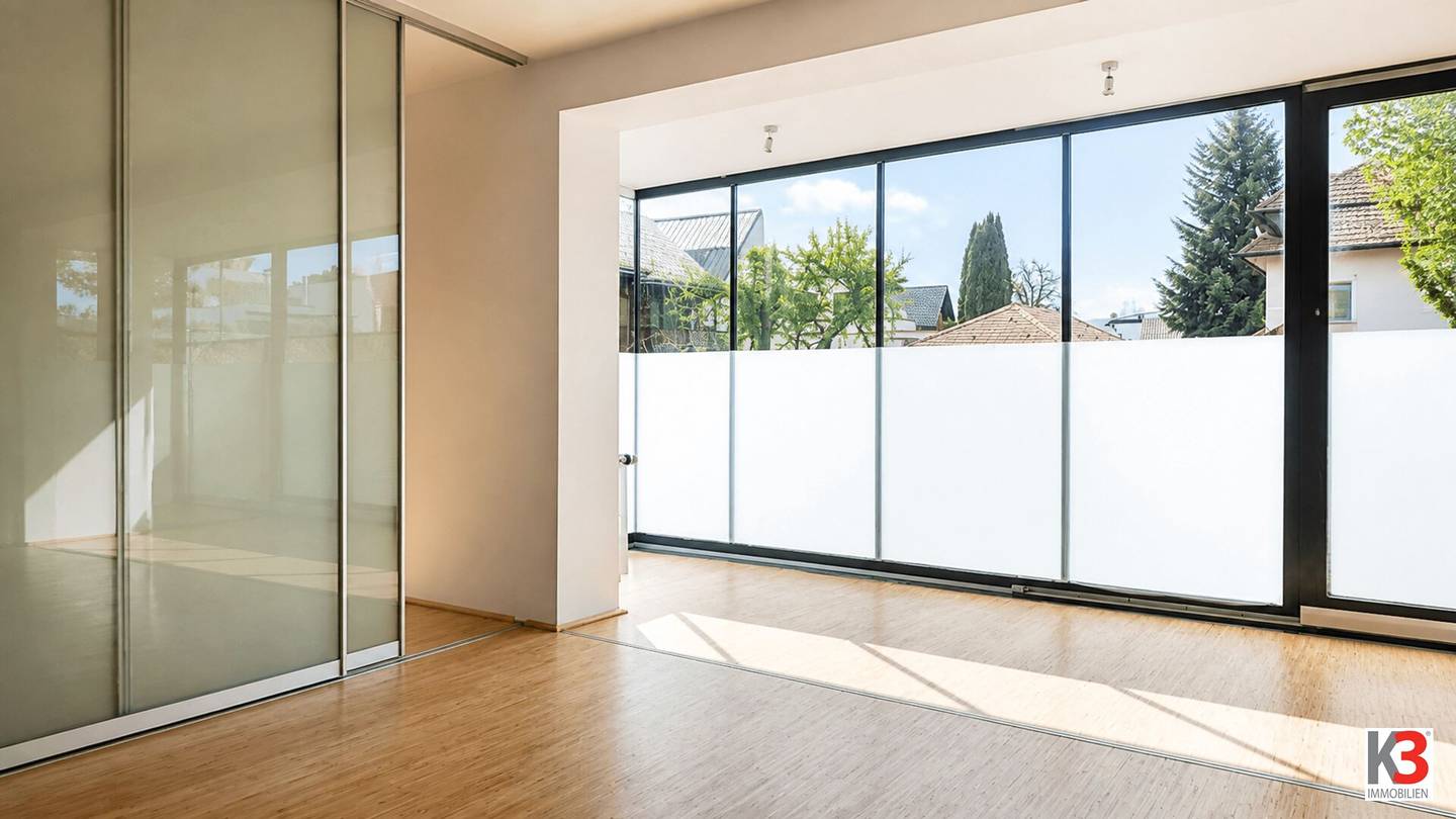 Bright ground floor apartment with loggia and Gaisberg view in Josefiau