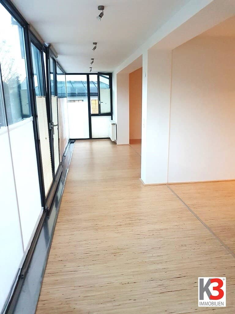 Bright ground floor apartment with loggia and Gaisberg view in Josefiau