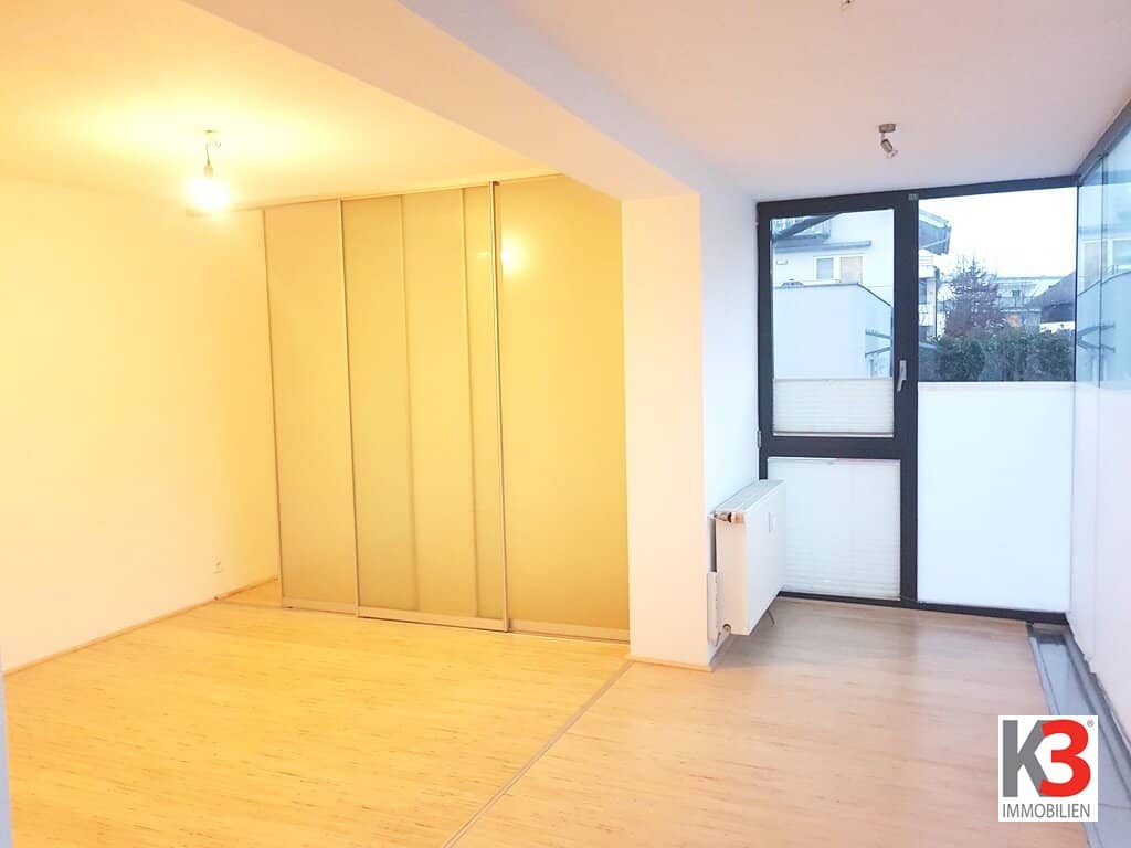 Bright ground floor apartment with loggia and Gaisberg view in Josefiau