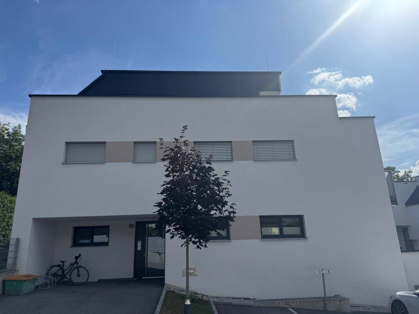 Moderne Erdgeschosswohnung mit eigenem Garten
