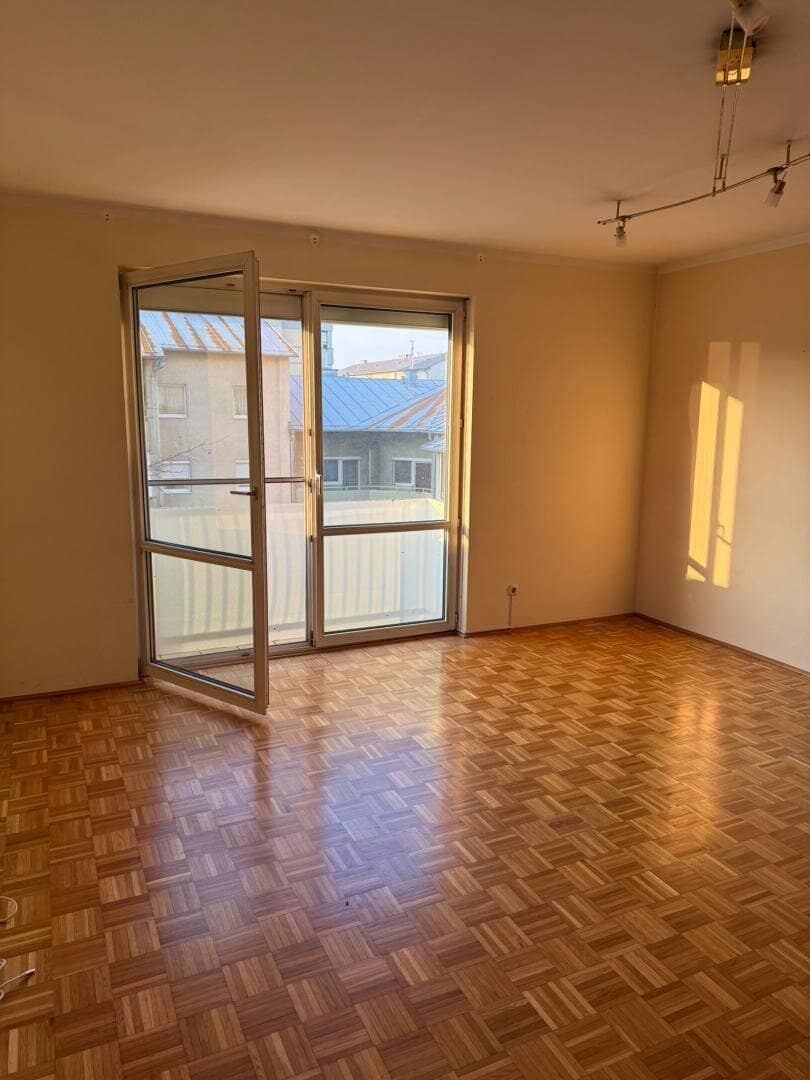 Ruhige 2 Zimmer Wohnung mit Balkon und Einbauküche
