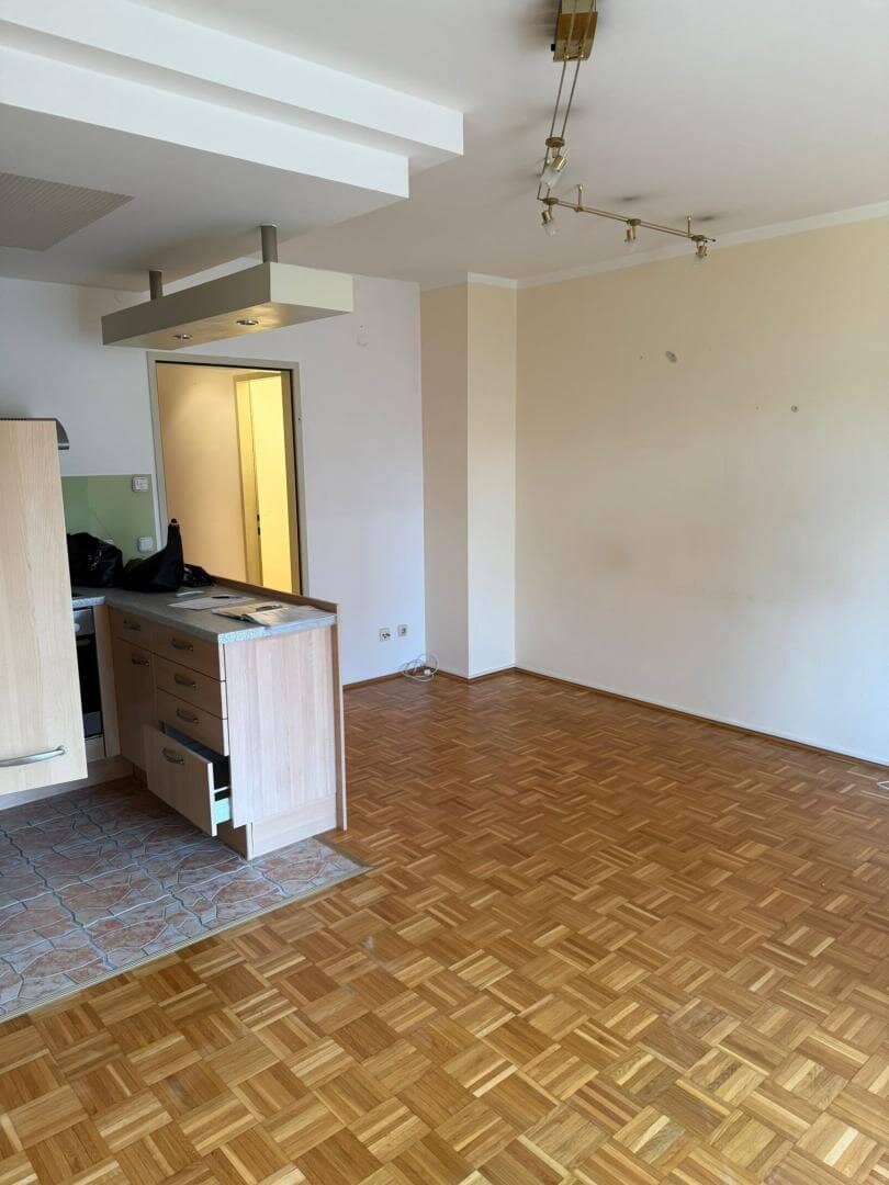 Ruhige 2 Zimmer Wohnung mit Balkon und Einbauküche