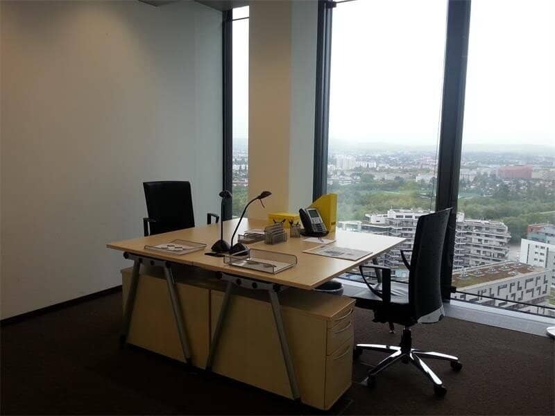 Büro im Twin Tower mit Panoramablick