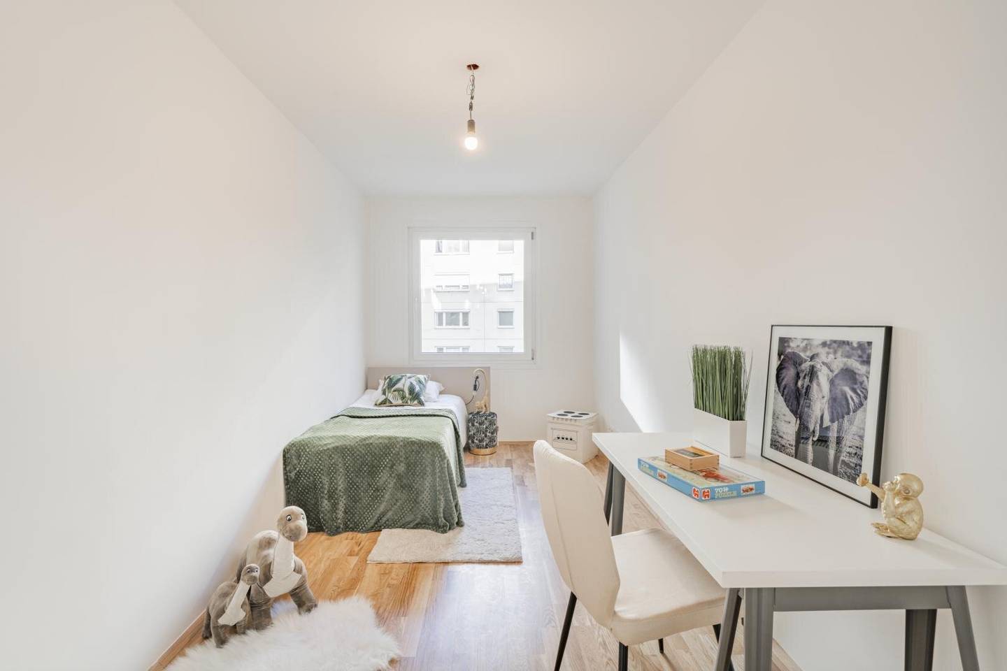 Neuwertige 3 Zimmer Wohnung mit Lift in Schweizer Garten Nähe