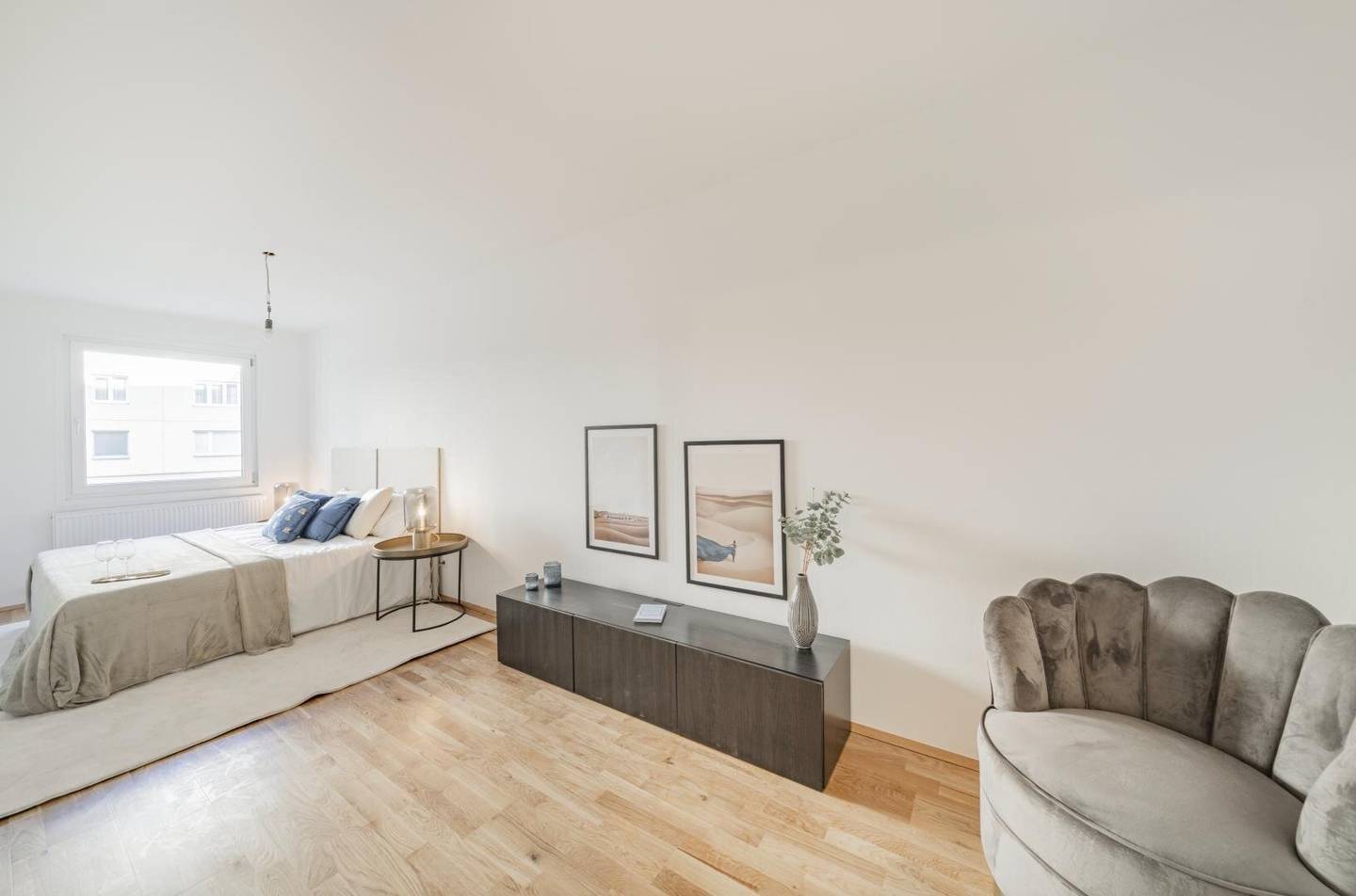 Neuwertige 3 Zimmer Wohnung mit Lift in Schweizer Garten Nähe
