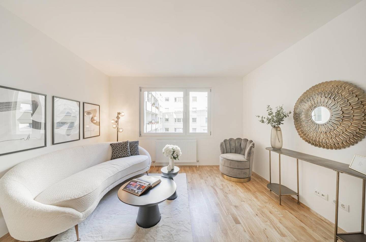 Neuwertige 3 Zimmer Wohnung mit Lift in Schweizer Garten Nähe