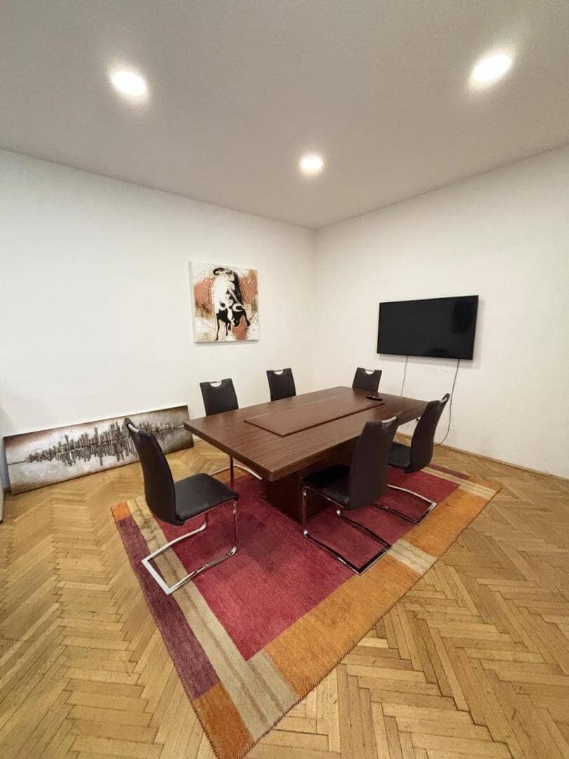 Renovated Altbau apartment with elevator in 4th district