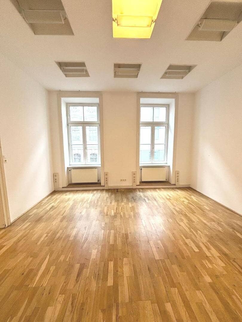 Charming Altbau apartment in a sought-after 4th district location