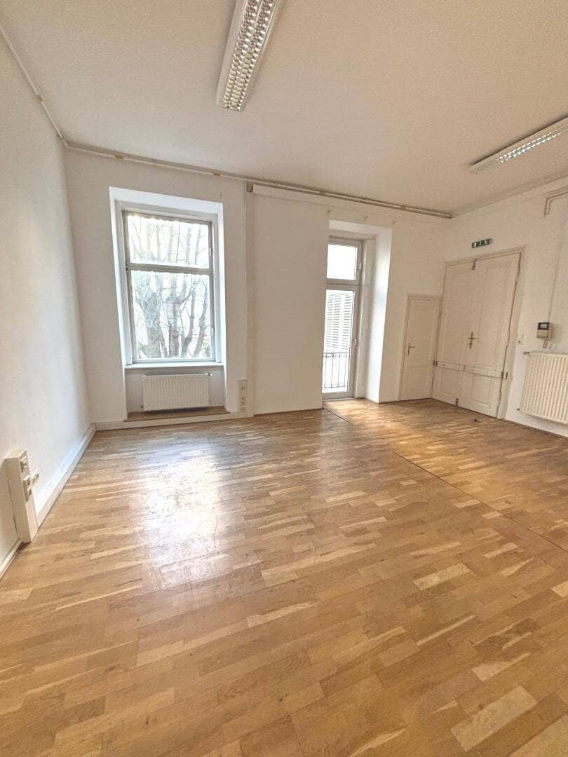 Charming Altbau apartment in a sought-after 4th district location