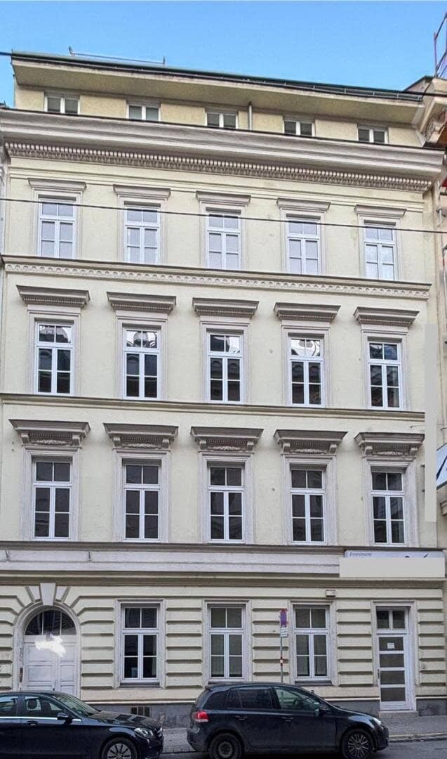 Charmante Altbauwohnung mit Lift in zentraler Lage