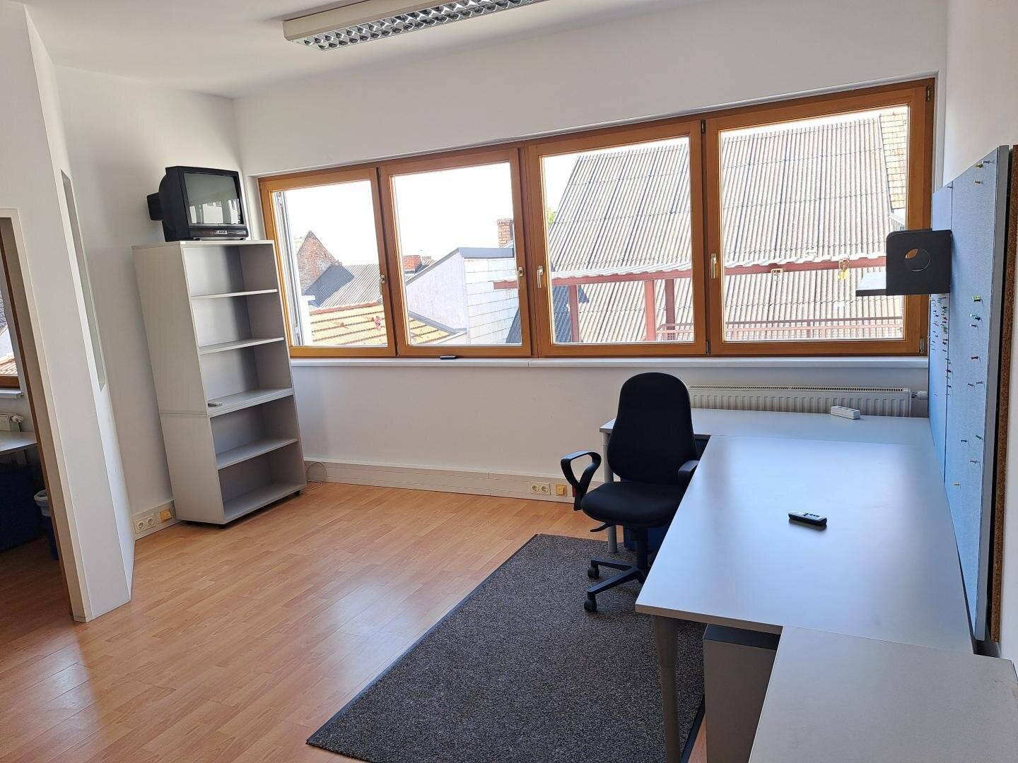 Office space right on the main square with elevator and air conditioning