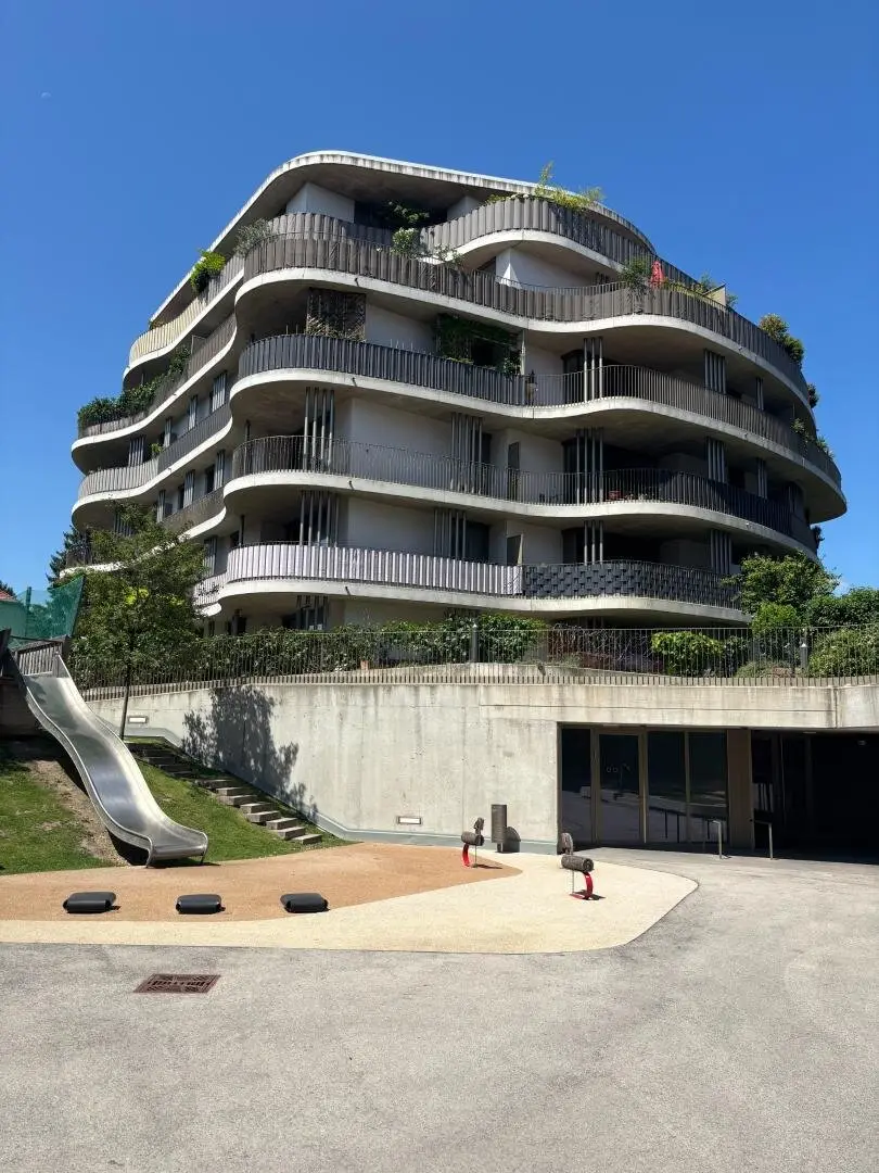 Light-Flooded Terrace Apartment with Balcony on Rosenhügel