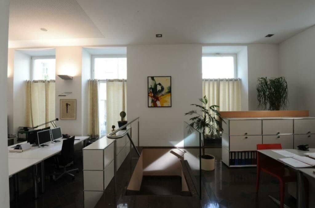 Modernes Erdgeschoss Büro mit Einbauküche nahe Hauptbahnhof