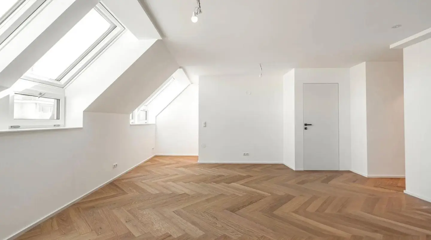 Erstbezug Dachgeschosswohnung mit Smart Home und Klimaanlage