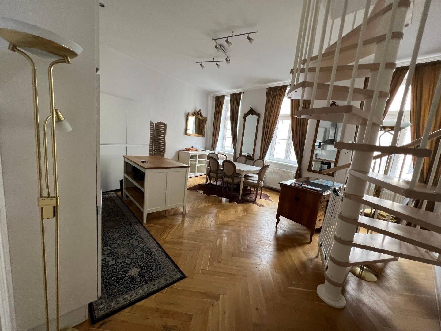 Charmant sanierte Altbau-Maisonettewohnung mit Wendeltreppe