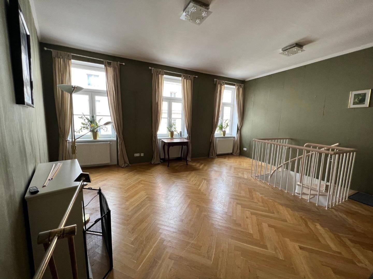 Charmant sanierte Altbau-Maisonettewohnung mit Wendeltreppe