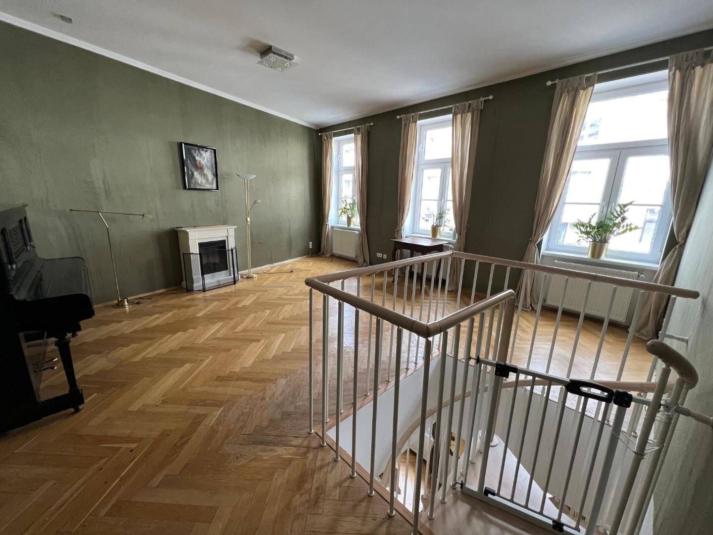 Charmant sanierte Altbau-Maisonettewohnung mit Wendeltreppe