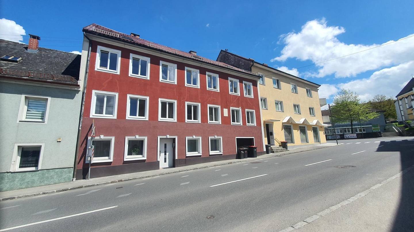 Mehrfamilienhaus mit Sanierungspotenzial und vier Wohneinheiten