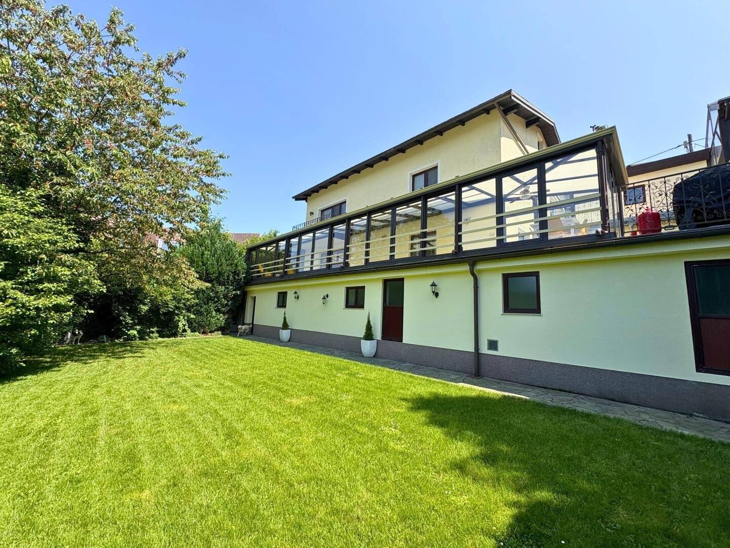 Einfamilienhaus mit Wintergarten und Wellnessbereich im Wienerwald