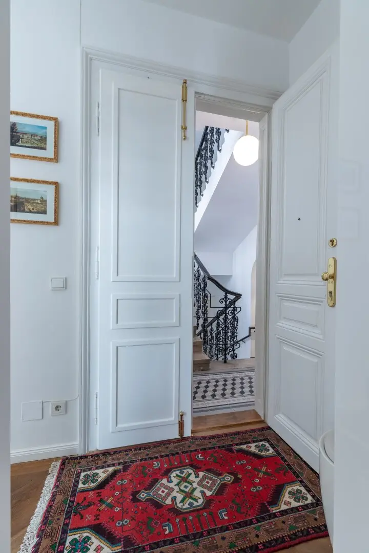 Charmanter Altbau mit Lift und Parkett im 3. Stock
