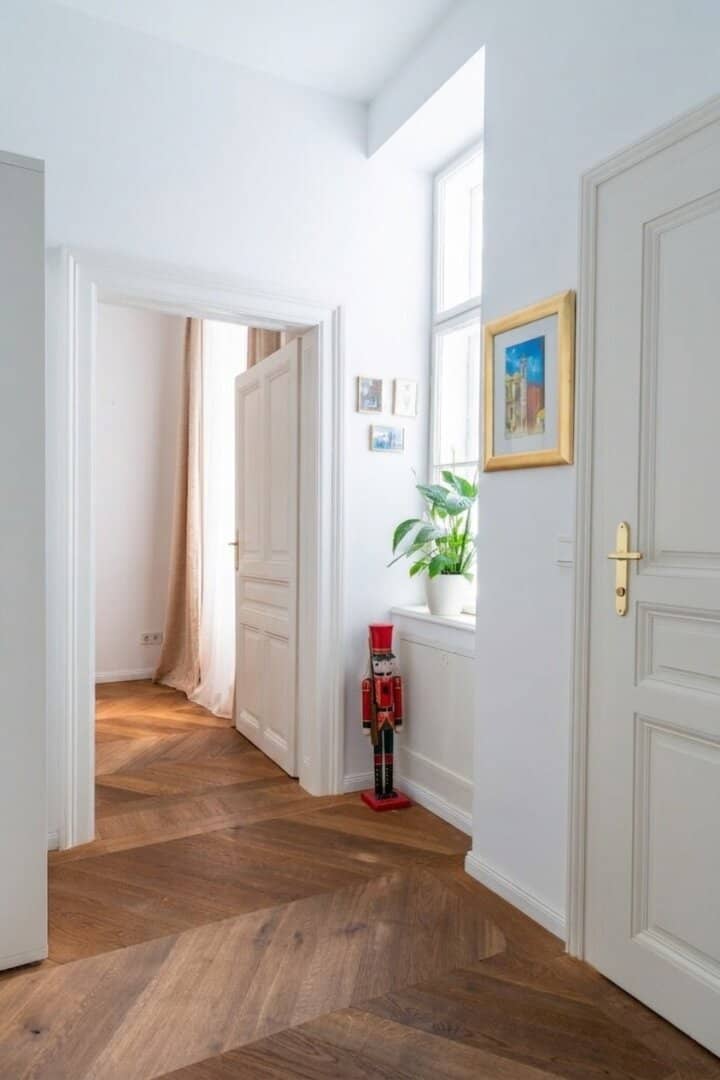 Charmanter Altbau mit Lift und Parkett im 3. Stock