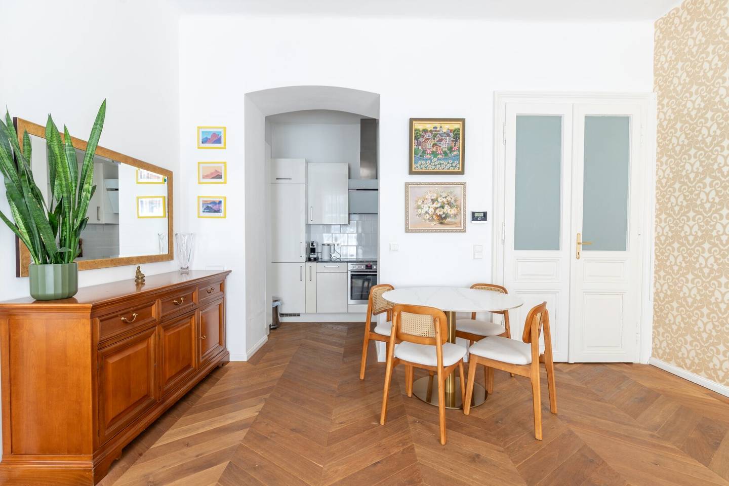 Charmanter Altbau mit Lift und Parkett im 3. Stock