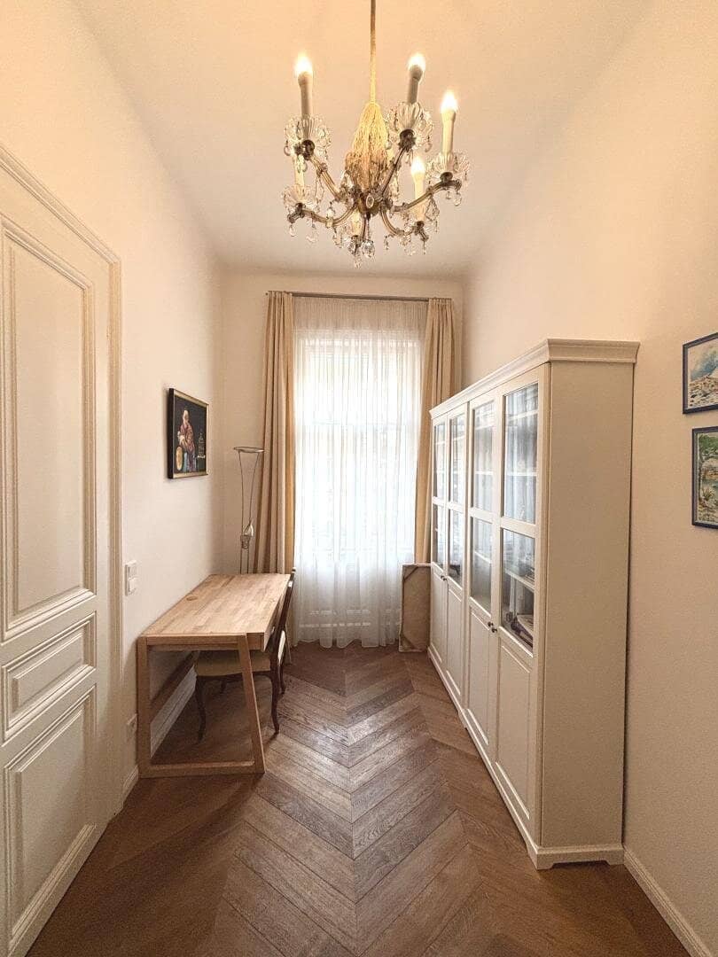 Charmanter Altbau mit Lift und Parkett im 3. Stock