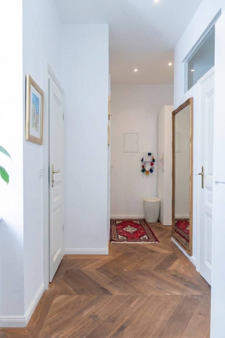 Charmanter Altbau mit Lift und Parkett im 3. Stock