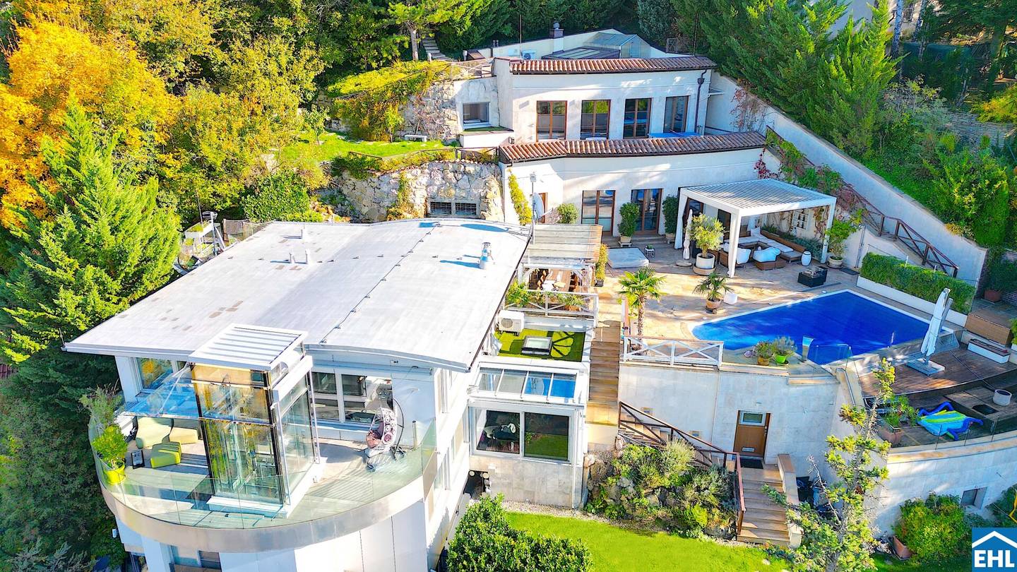 Villa with Pool and Panoramic View