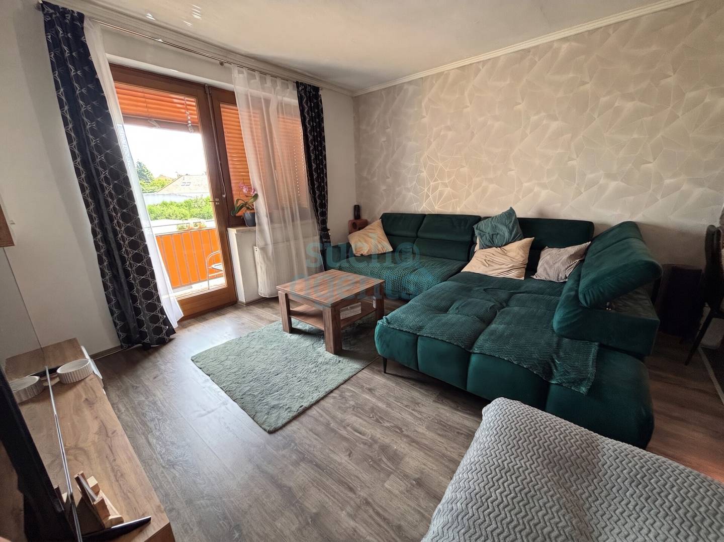 Sanierte Etagenwohnung mit Ostbalkon und Einbauküche