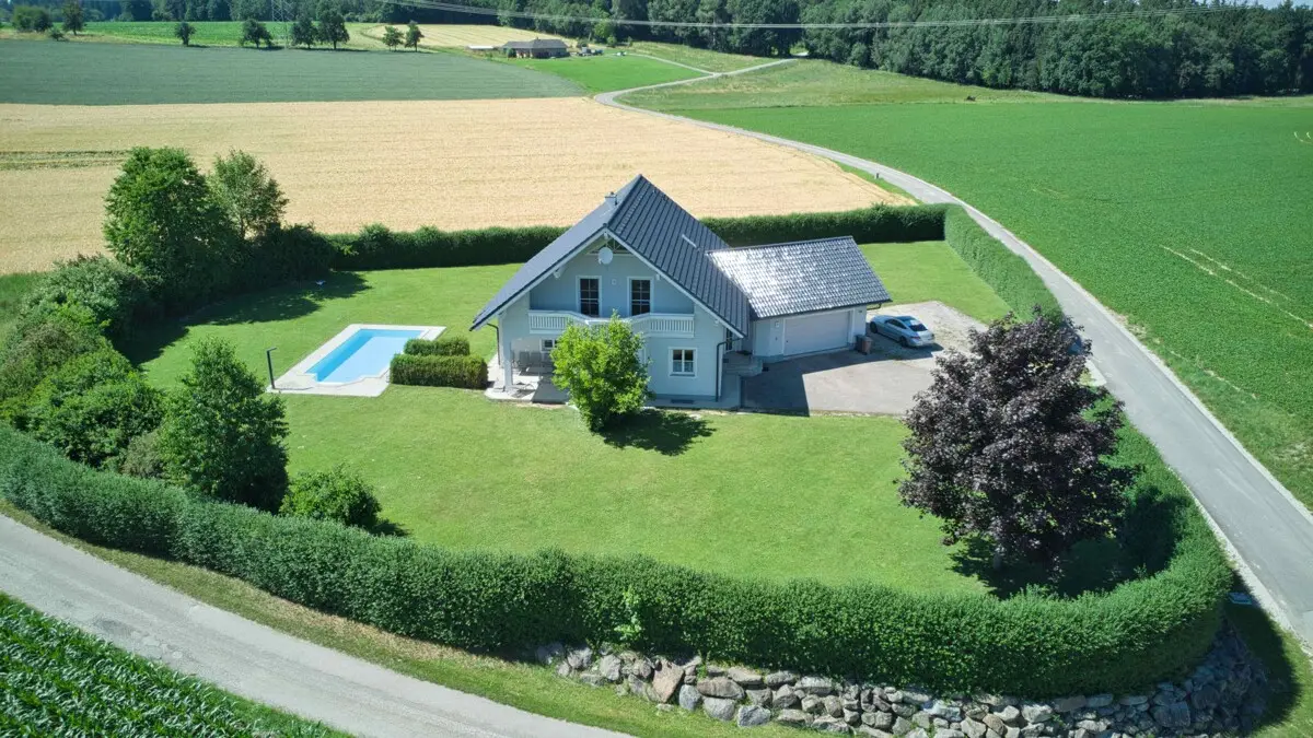 Family house with pool and distant view