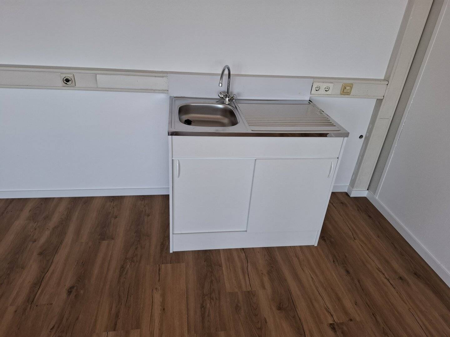 Ground floor office or storage with parking spaces