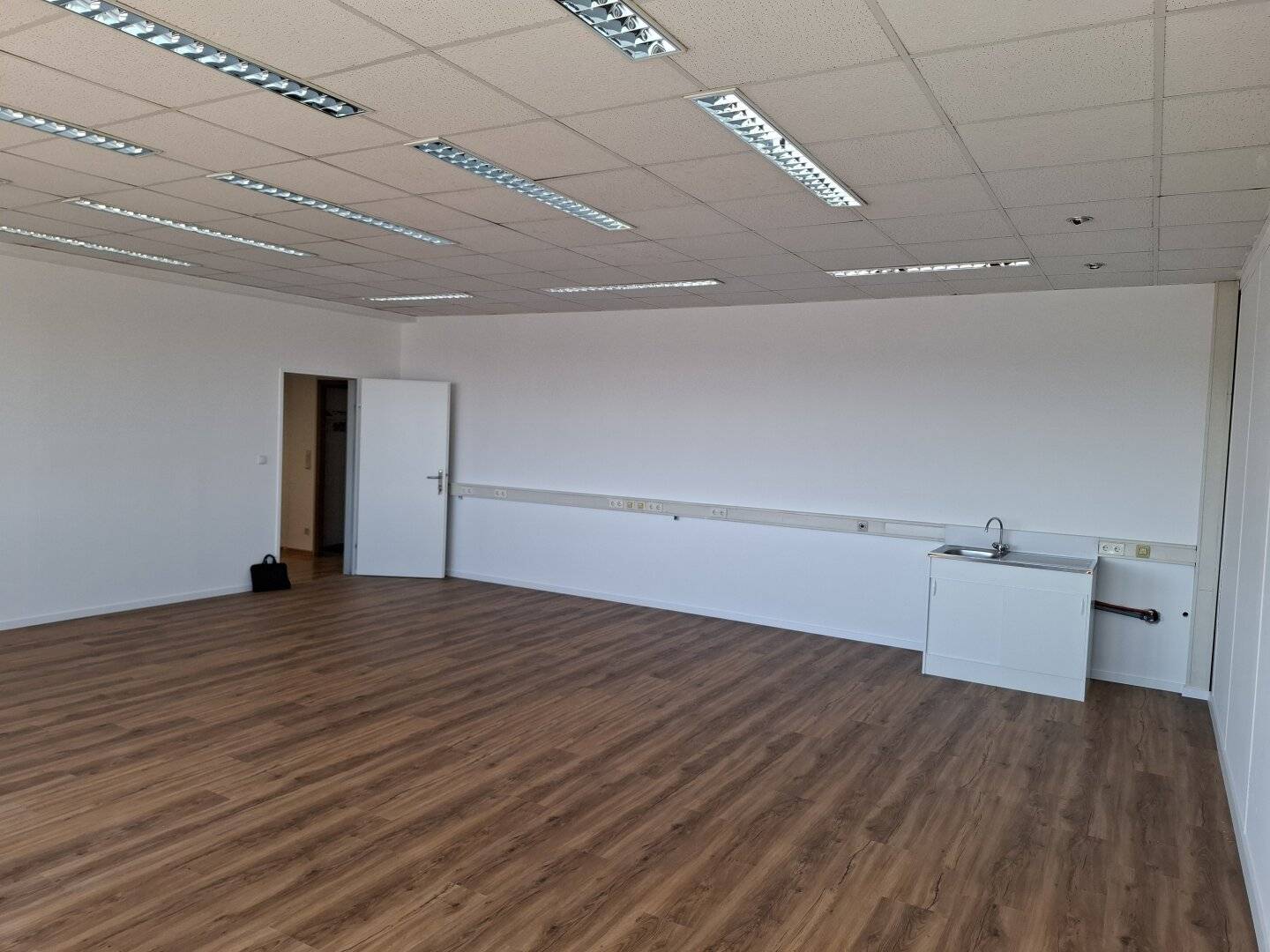 Ground floor office or storage with parking spaces