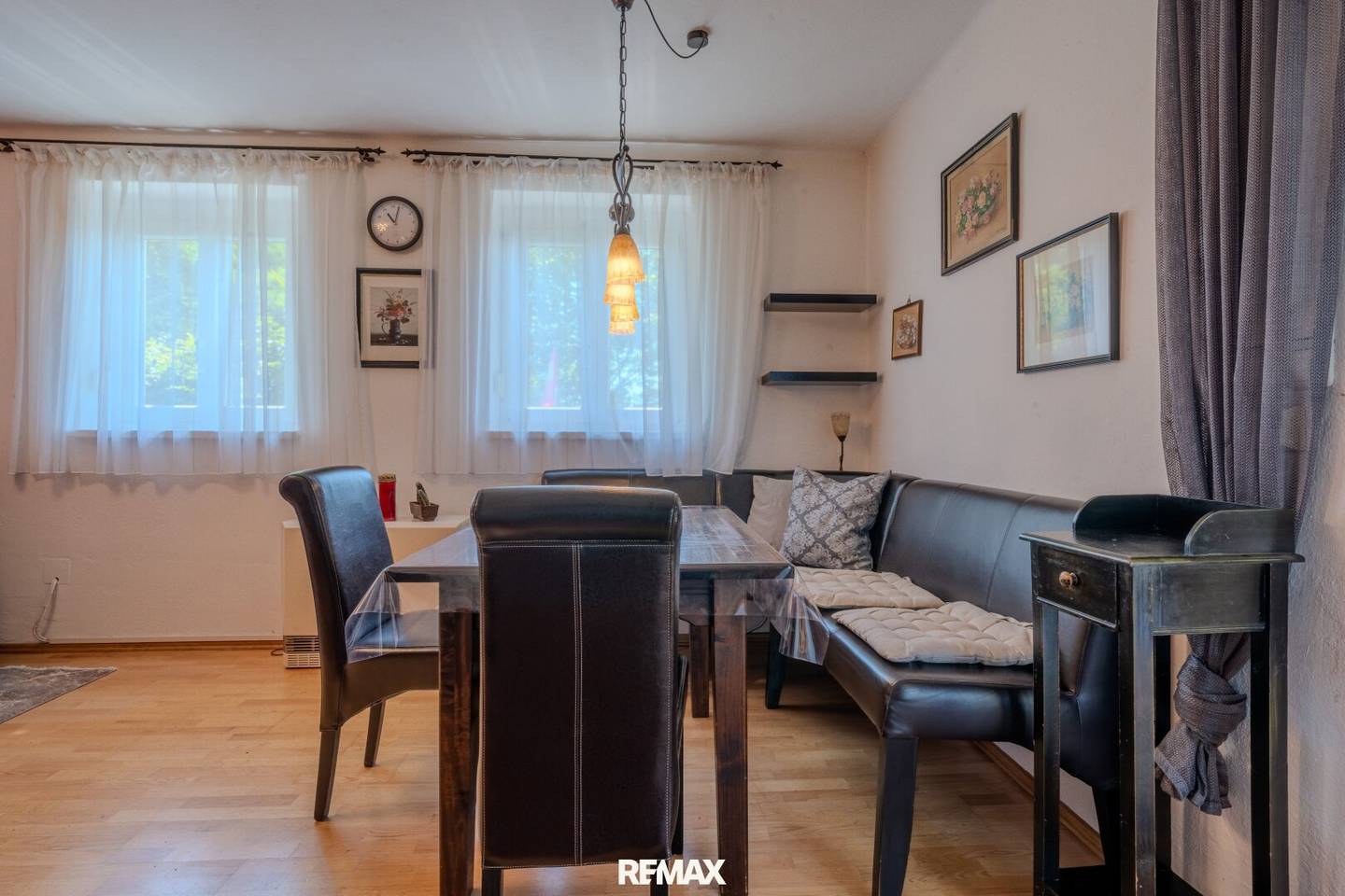 Wohnhaus mit Fernblick auf 4.994 m² Grundstück in sonniger Lage