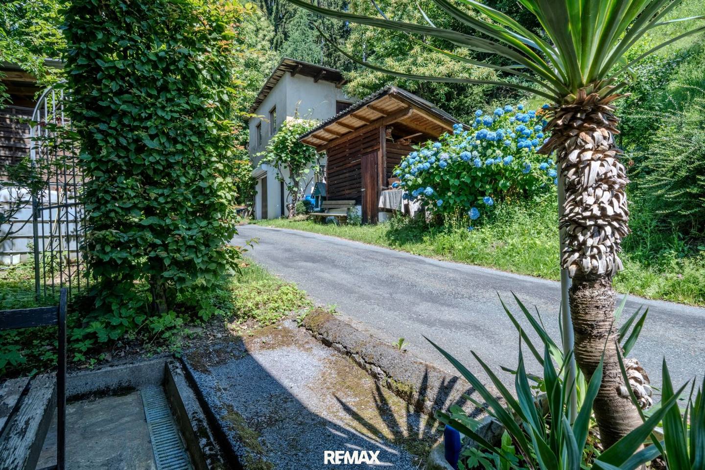 Wohnhaus mit Fernblick auf 4.994 m² Grundstück in sonniger Lage