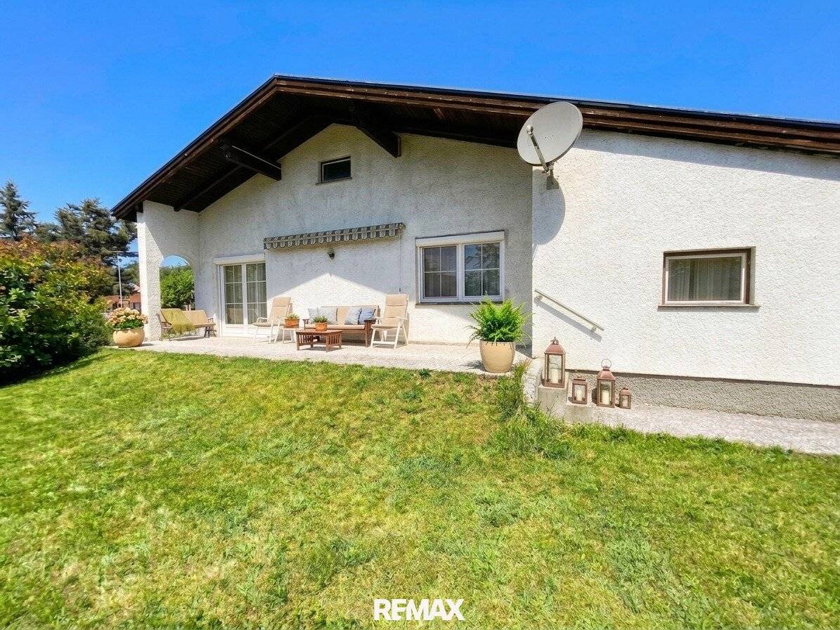 Sanierungsbedürftiges Haus mit großzügigem Garten und Garage