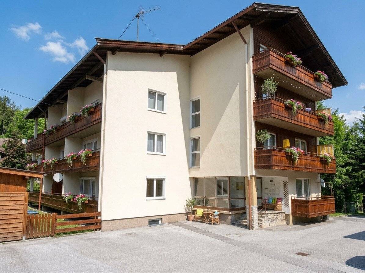 Erdgeschosswohnung mit Balkon und Bergblick in Kirchberg