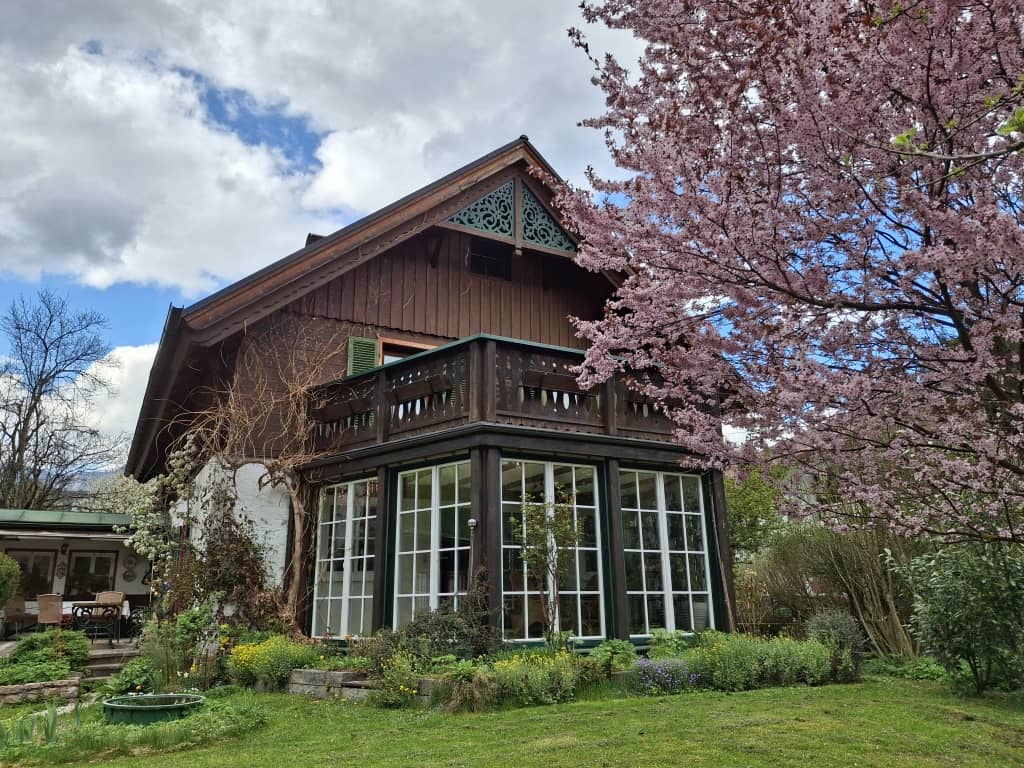 Charmantes Haus mit Wintergarten und Terrasse in Bad Goisern