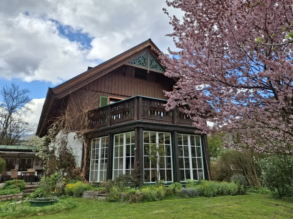 Charming House with Winter Garden and Terrace in Bad Goisern