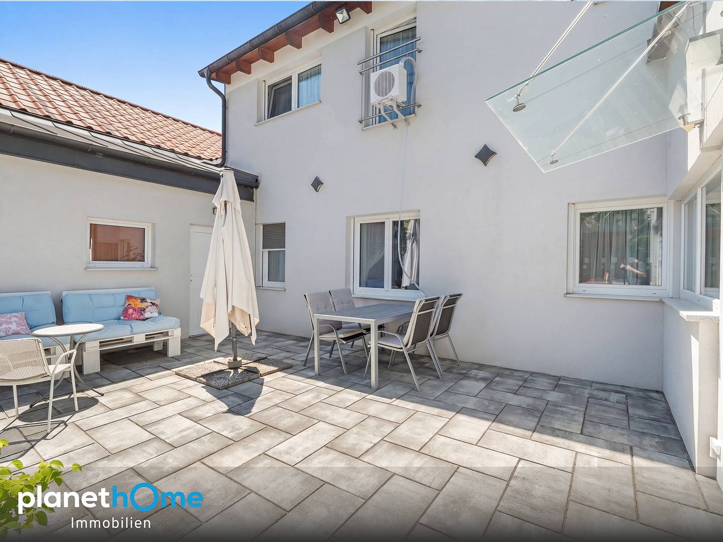 Townhouse with garden and terrace in a quiet setting