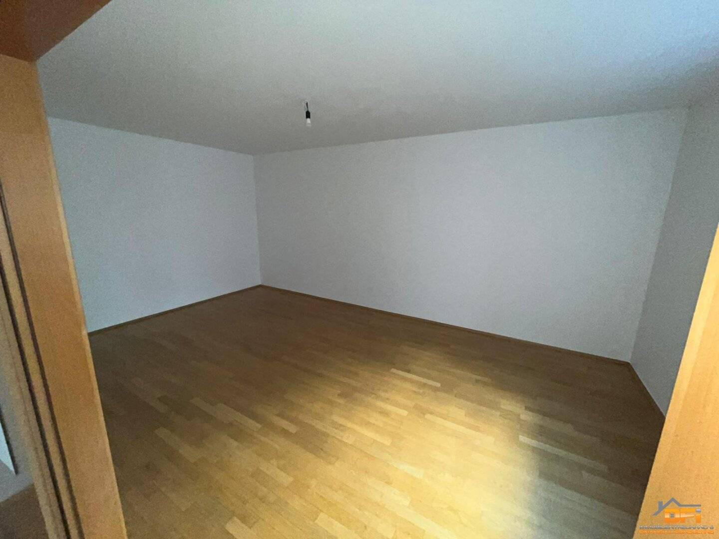 Office in central location with elevator and parquet