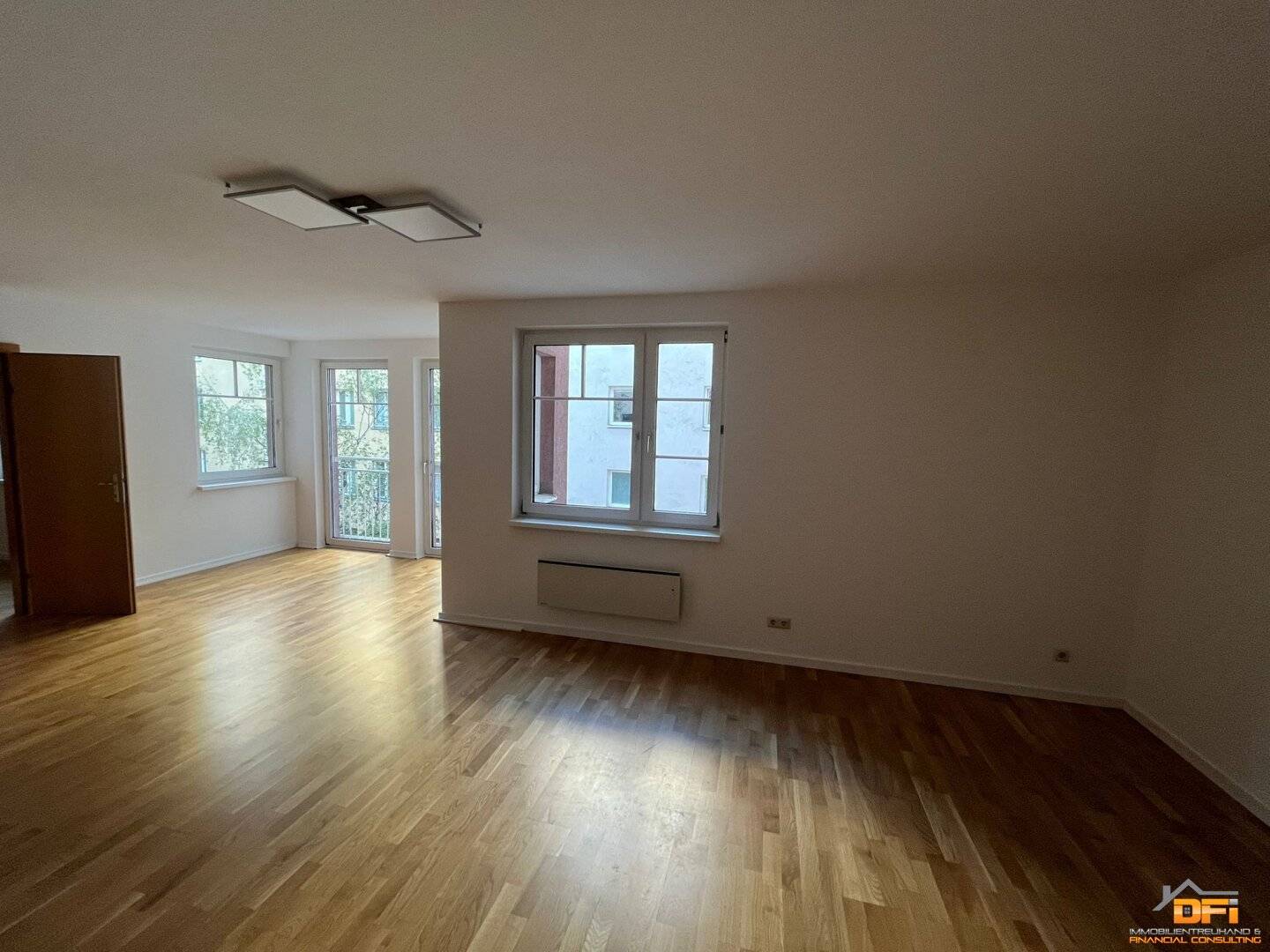 Office with elevator and separate WC in a quiet location