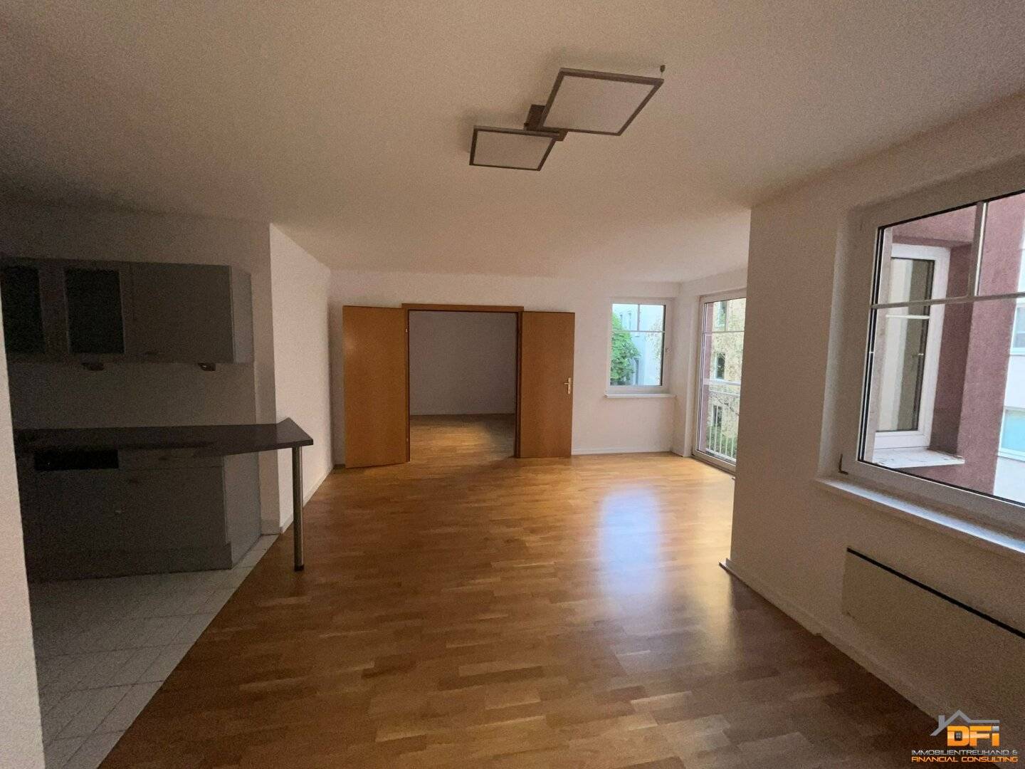 Office with elevator and separate WC in a quiet location