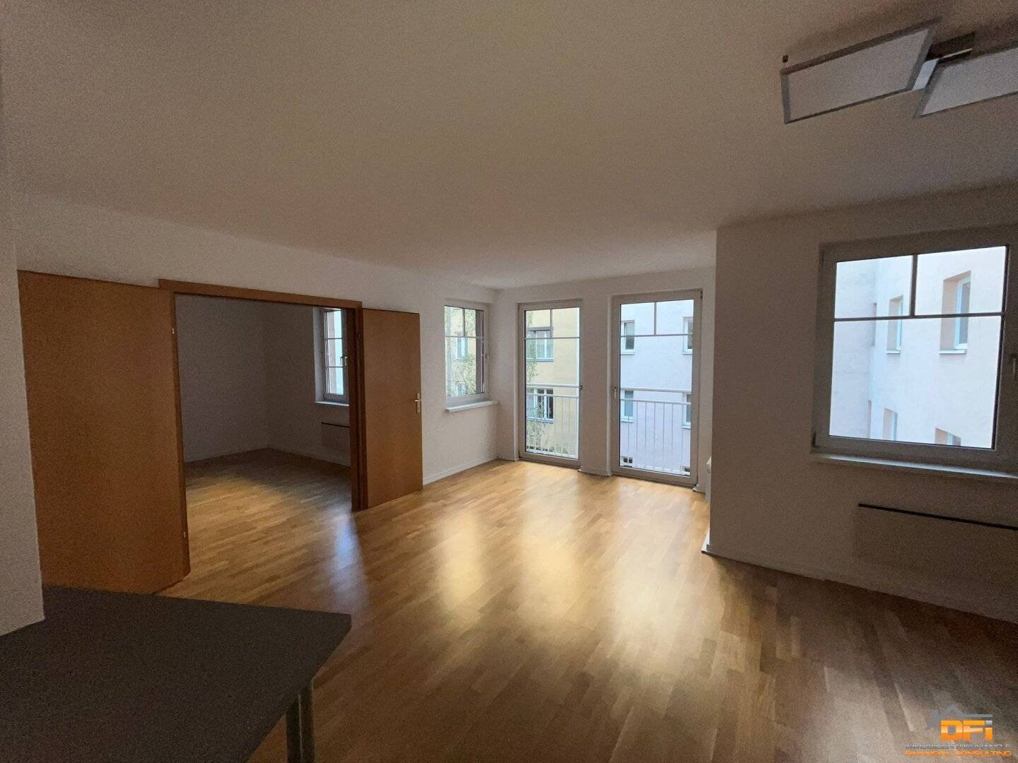 Office with elevator and separate WC in a quiet location